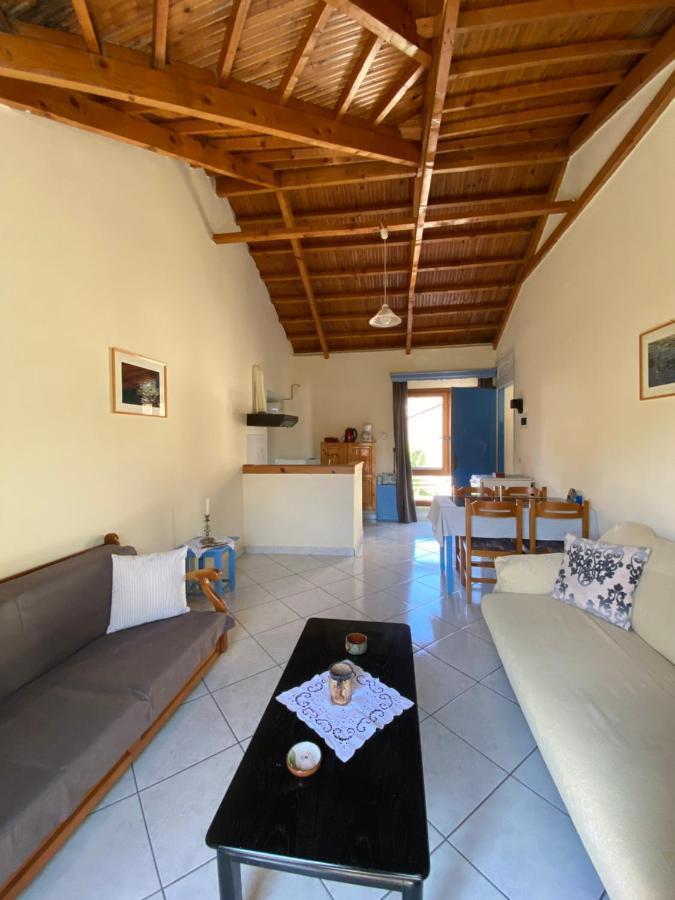 Roxani Studios-Apartments Pétra Eksteriør bilde