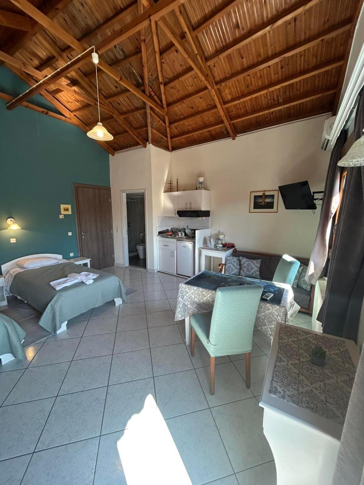 Roxani Studios-Apartments Pétra Eksteriør bilde